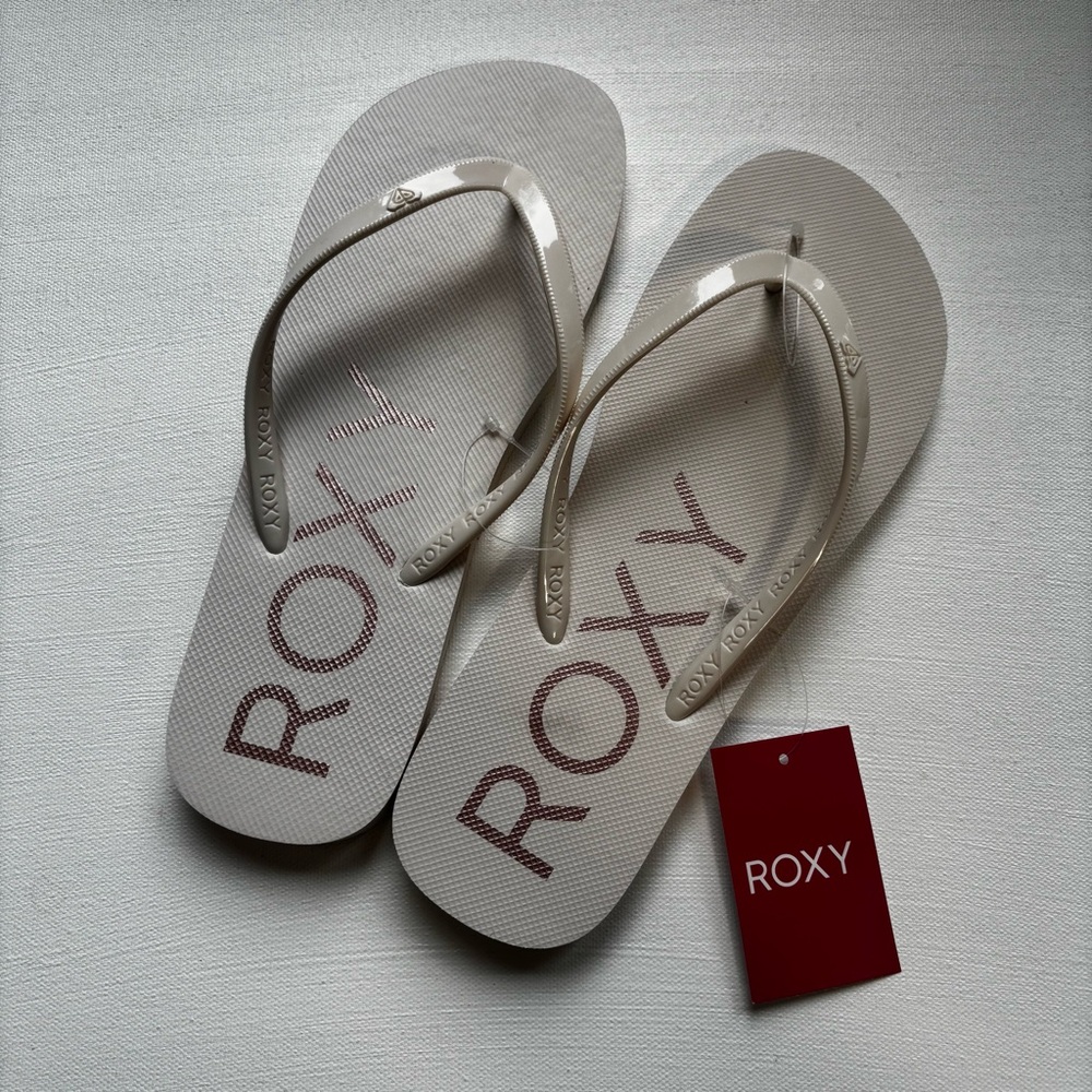 New Roxy Cream/Rose gold  Flip Flops